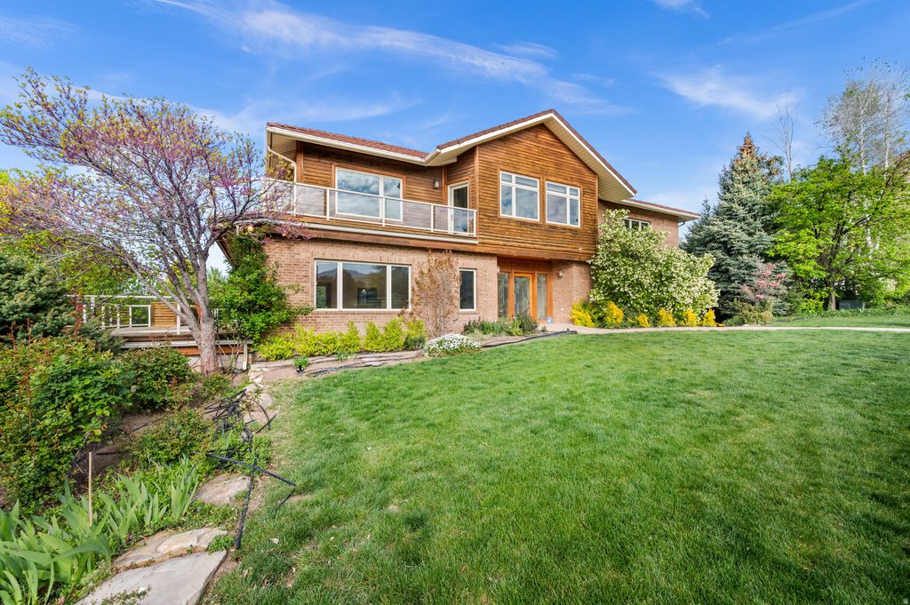 Photo of 927 N ENSIGN VISTA DR, Salt Lake City, UT 84103 (MLS # 2151539)