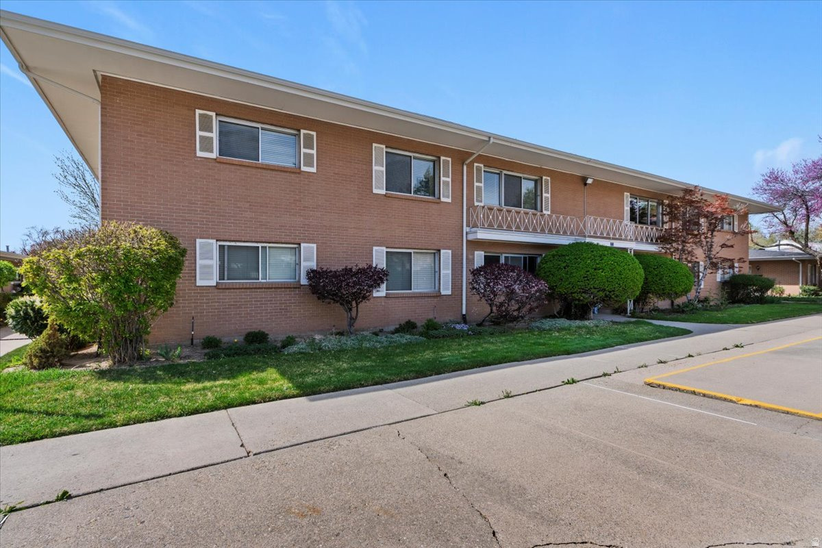 CARRIAGE LANE - Residential