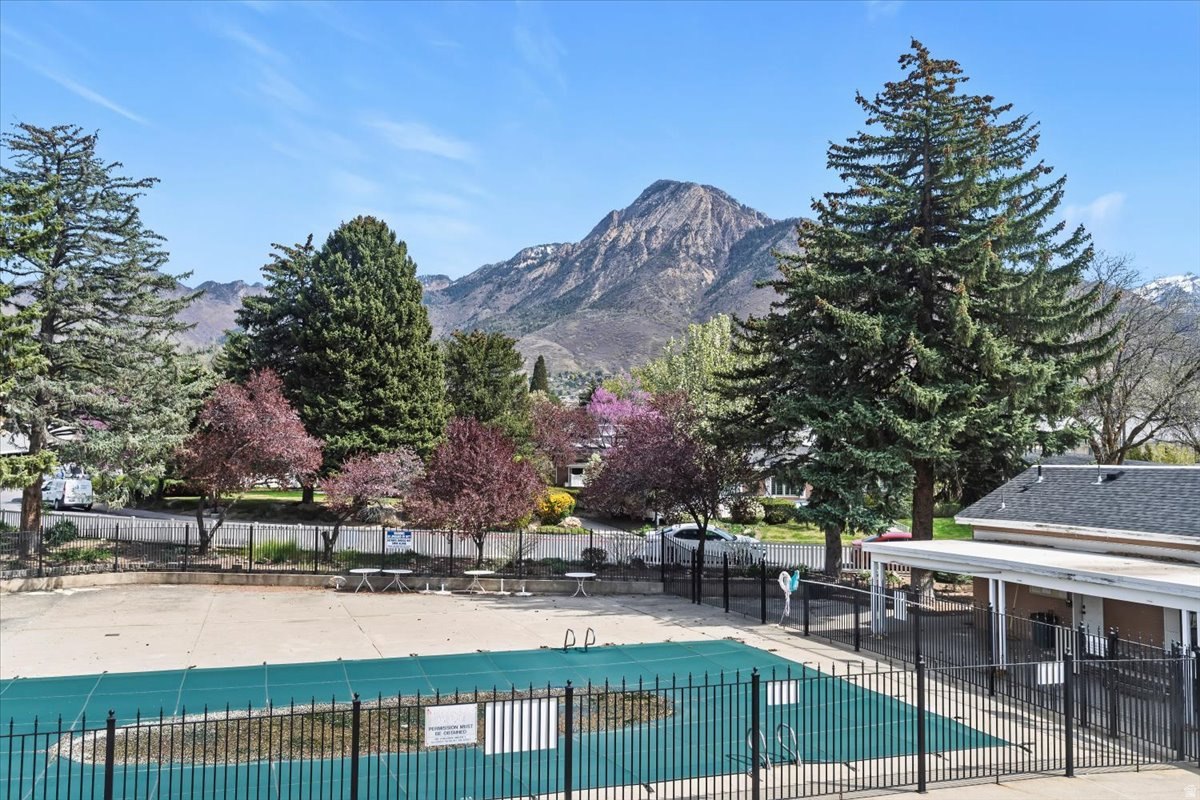 CARRIAGE LANE - Residential