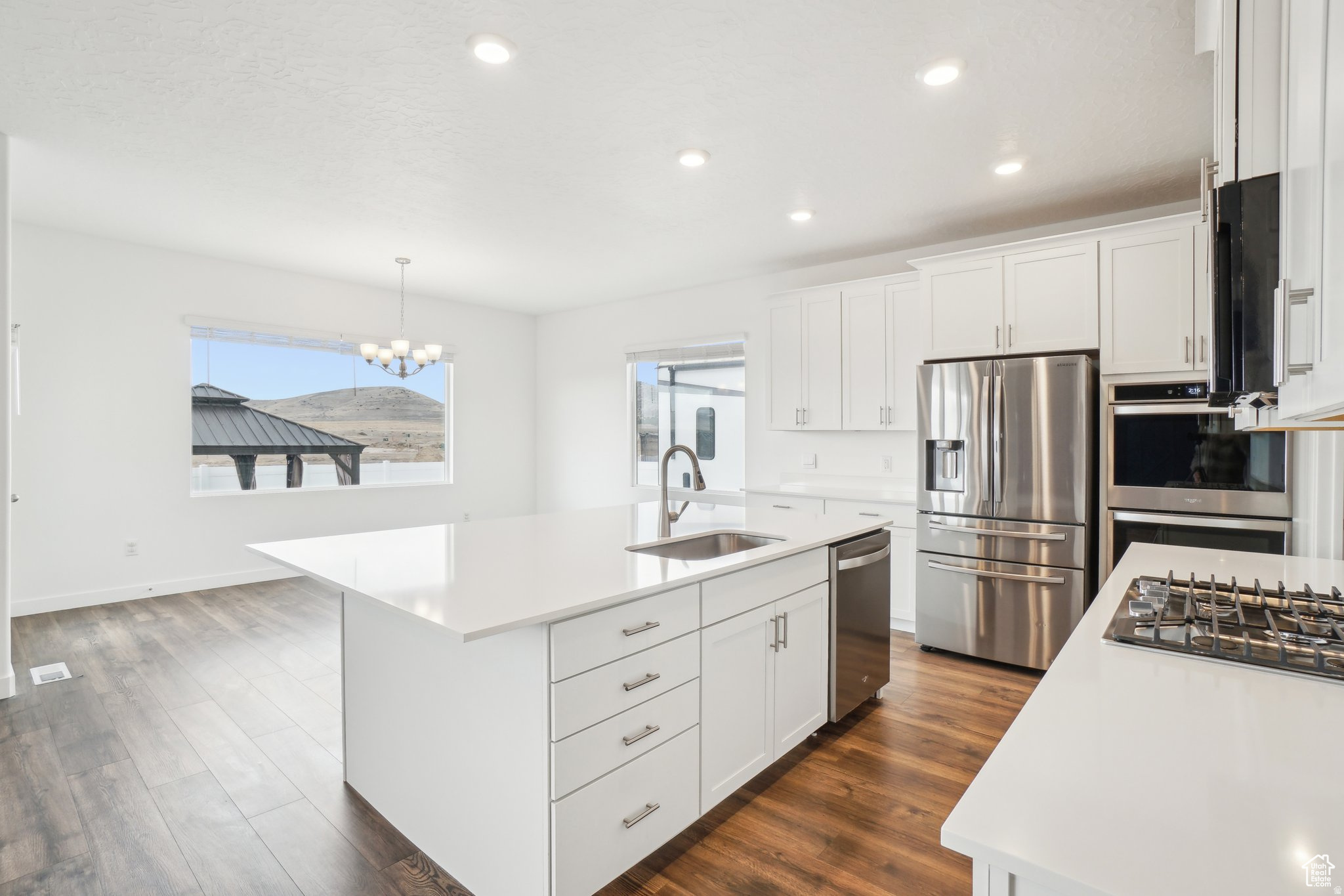 SUNSET FLATS - Residential