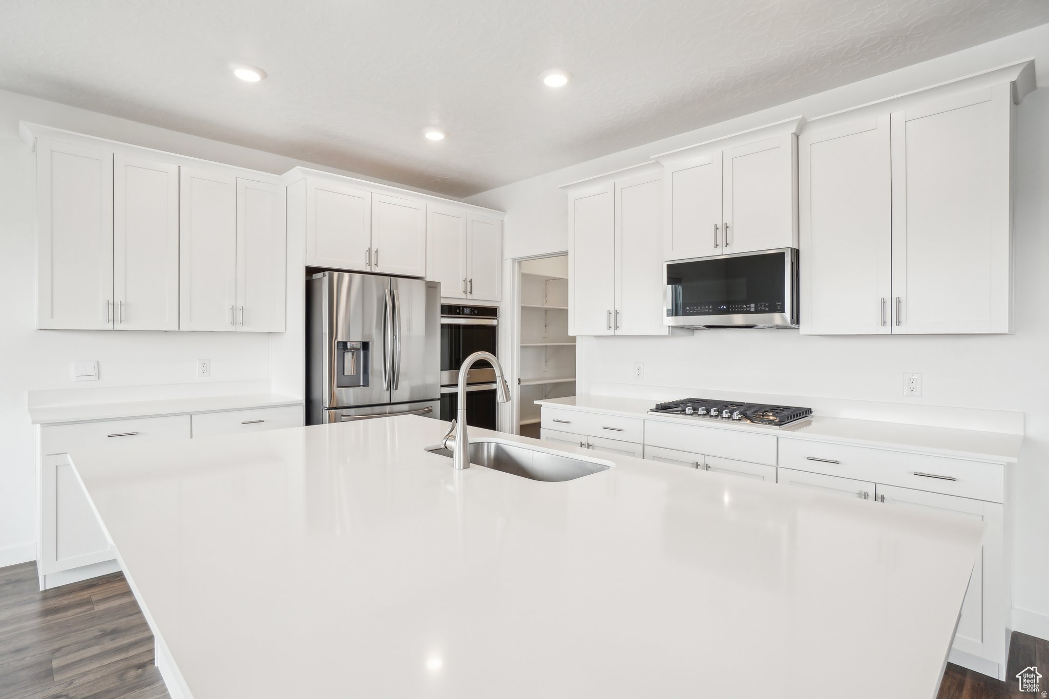 SUNSET FLATS - Residential