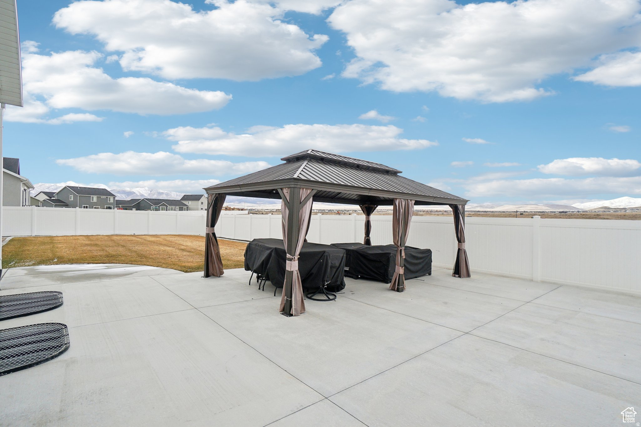 SUNSET FLATS - Residential