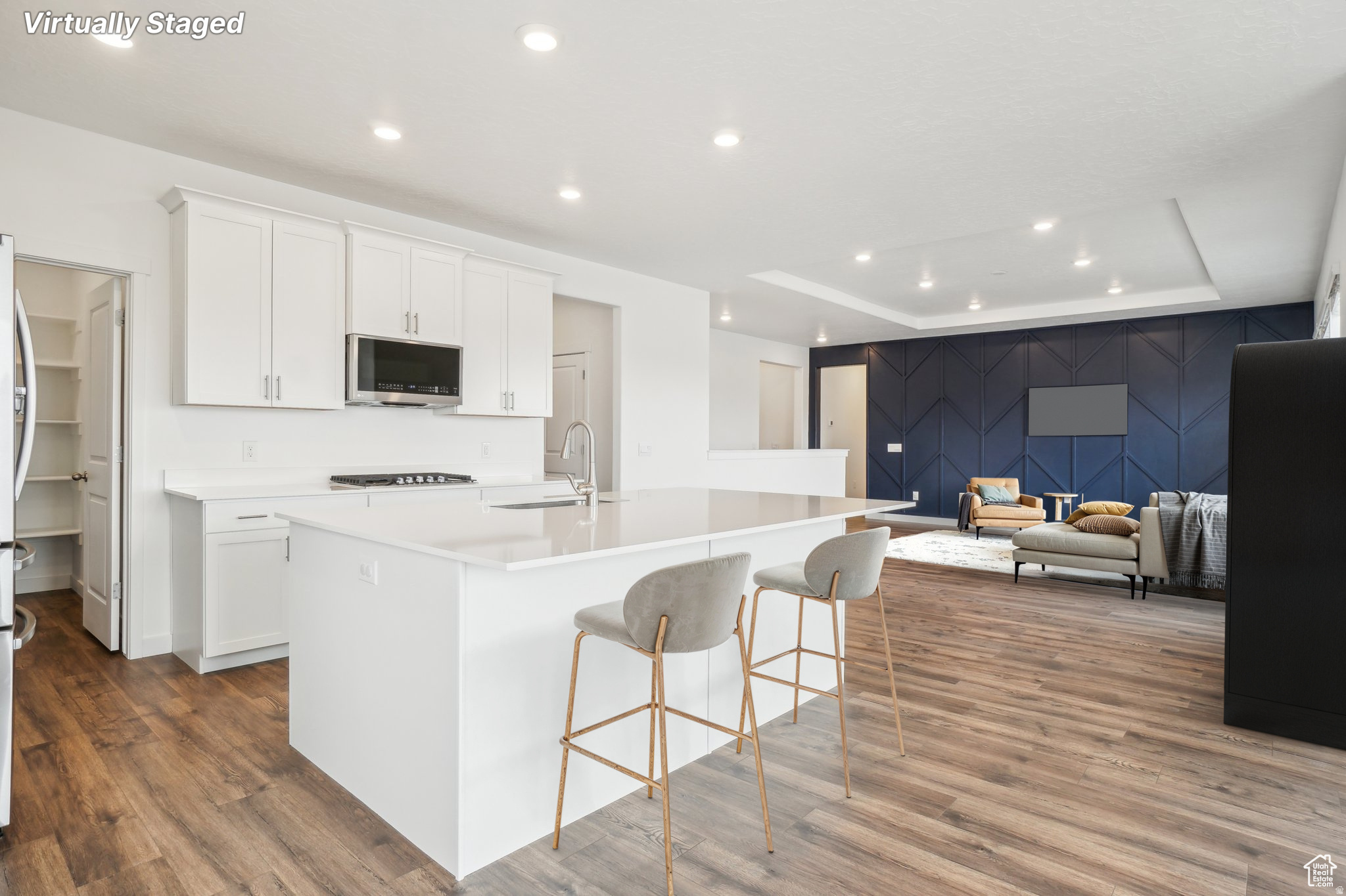 SUNSET FLATS - Residential