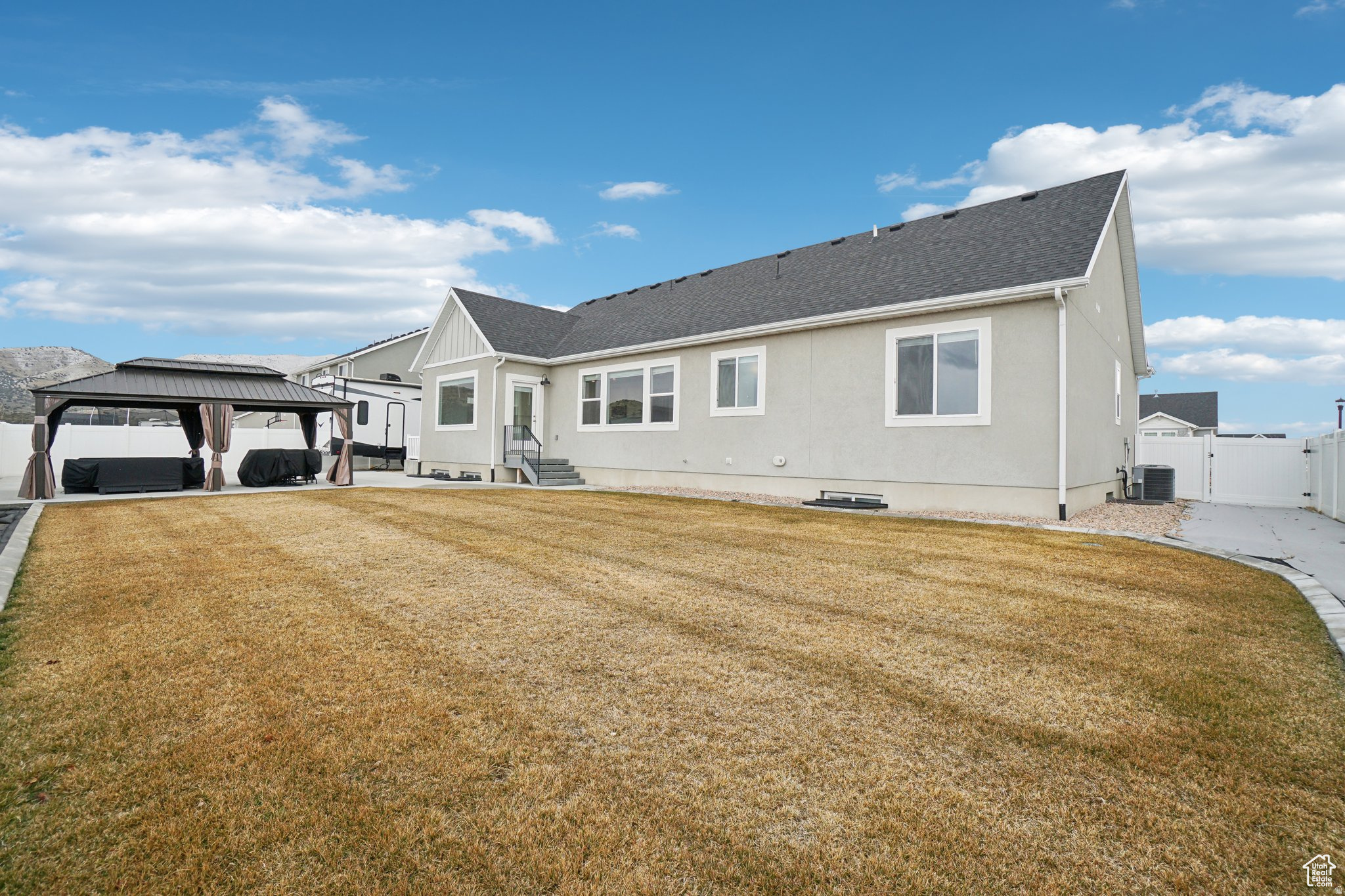 SUNSET FLATS - Residential