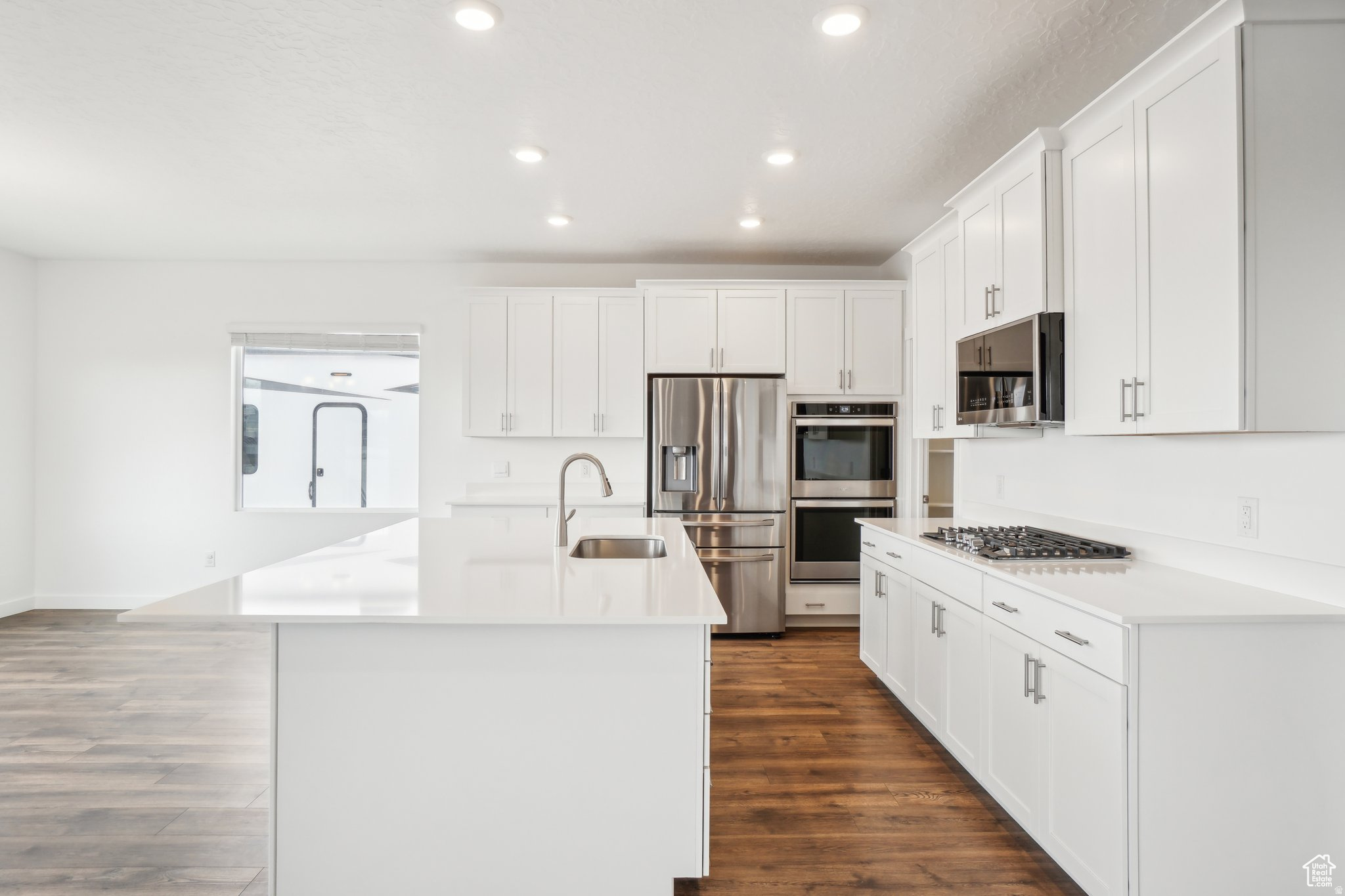 SUNSET FLATS - Residential