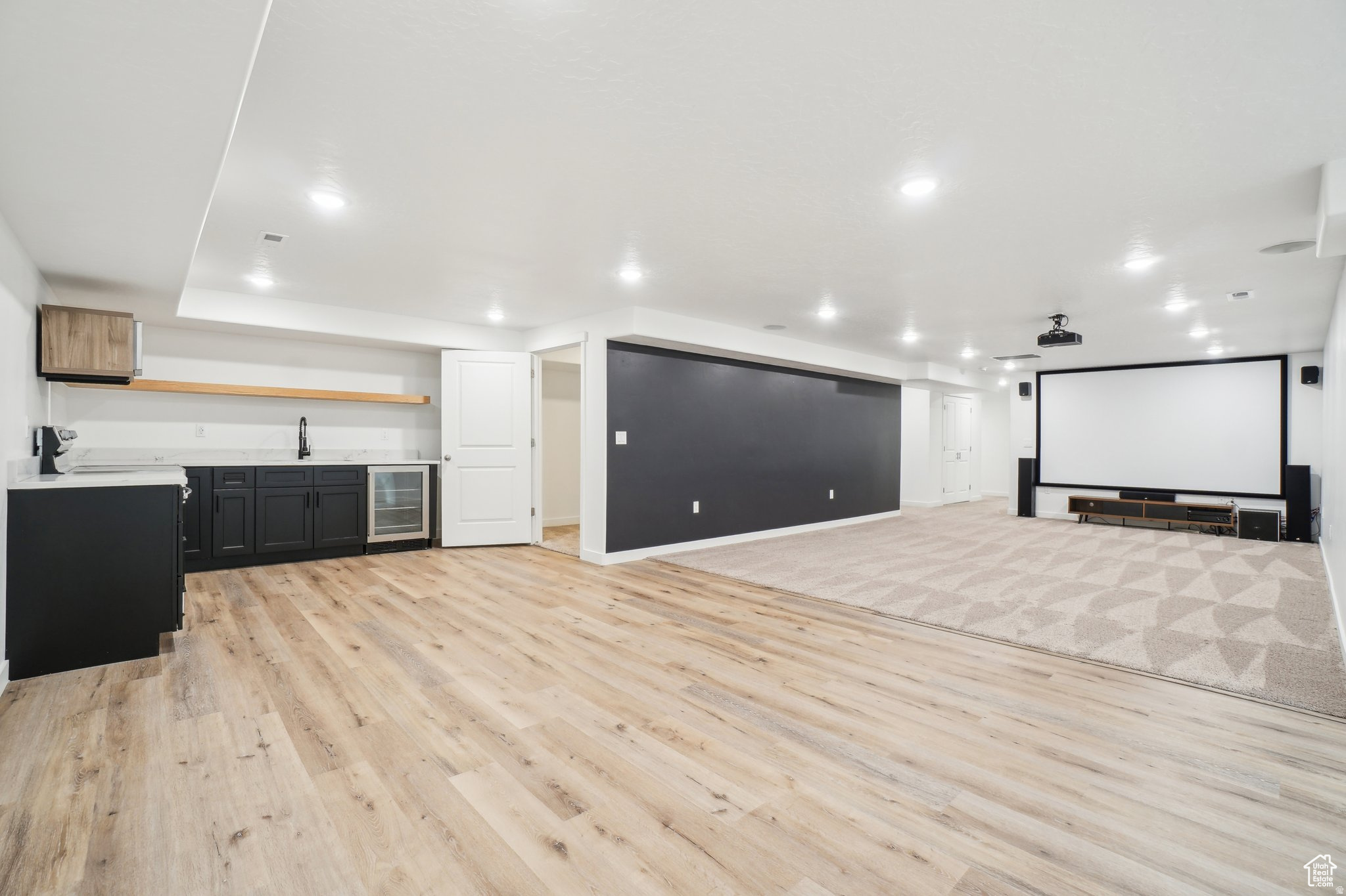 SUNSET FLATS - Residential