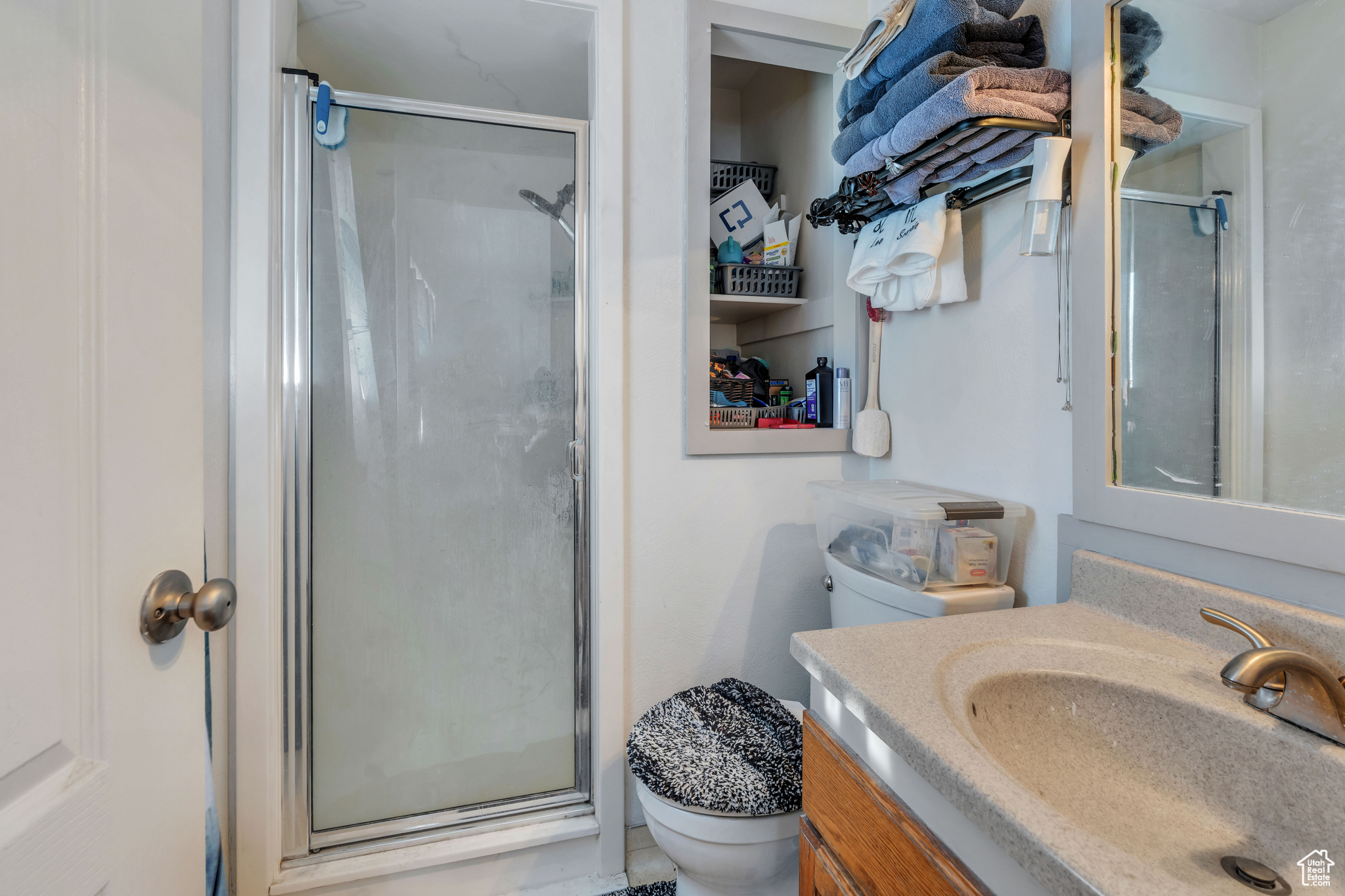 Pleasant Grove, Utah 84062, United States, 5 Bedrooms Bedrooms, ,3 BathroomsBathrooms,Residential,Pending,29285