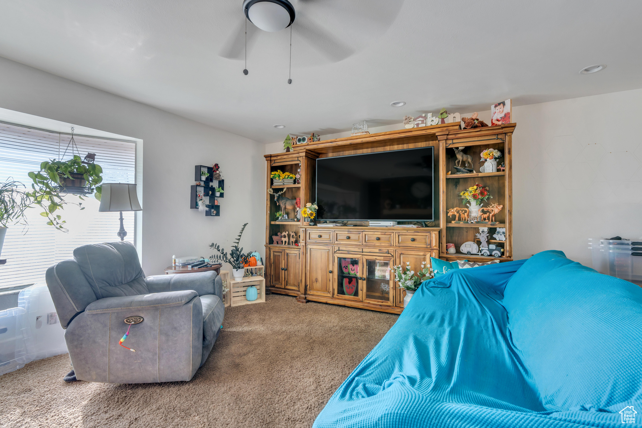 Pleasant Grove, Utah 84062, United States, 5 Bedrooms Bedrooms, ,3 BathroomsBathrooms,Residential,Pending,29285