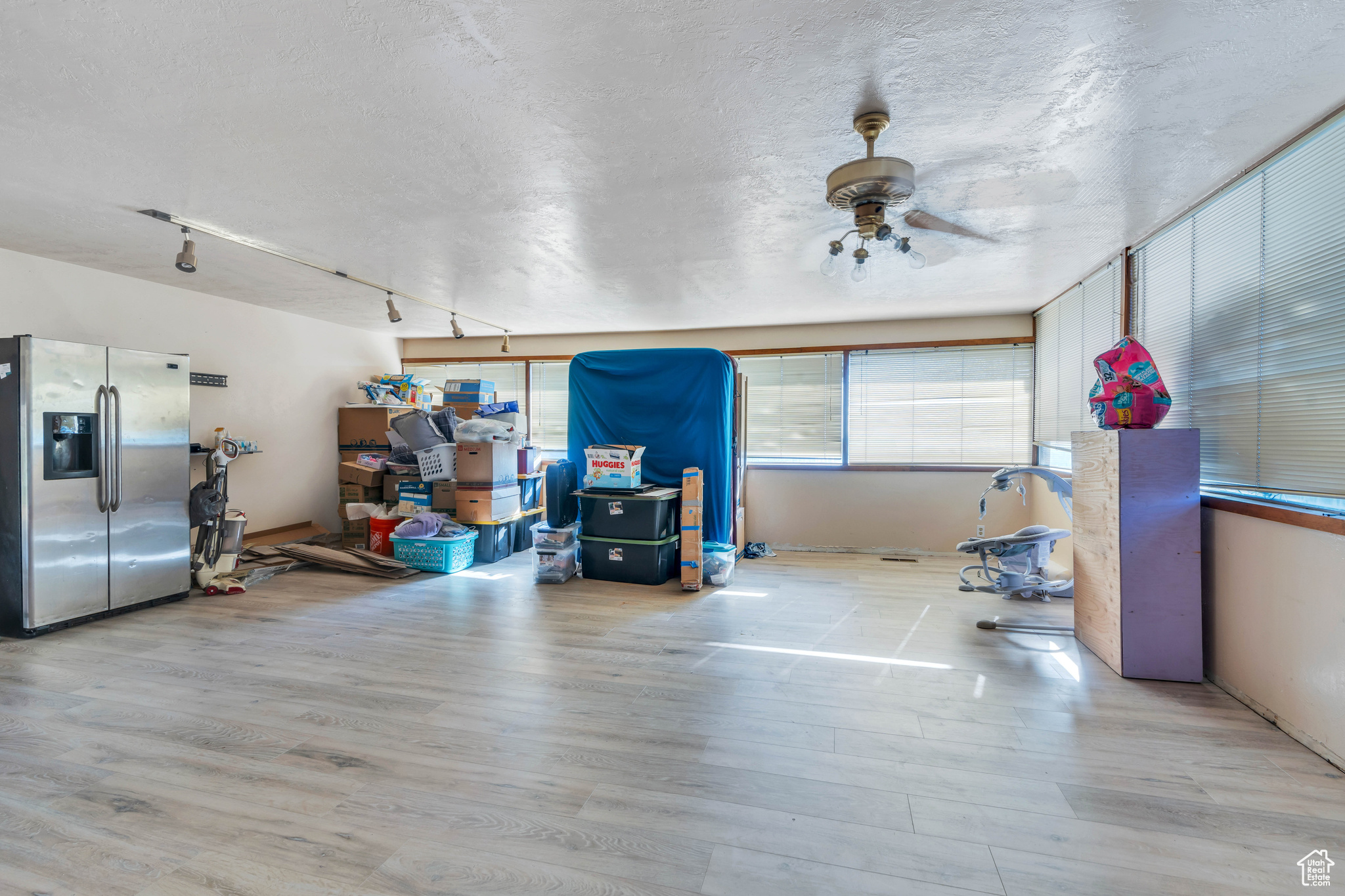 Pleasant Grove, Utah 84062, United States, 5 Bedrooms Bedrooms, ,3 BathroomsBathrooms,Residential,Pending,29285