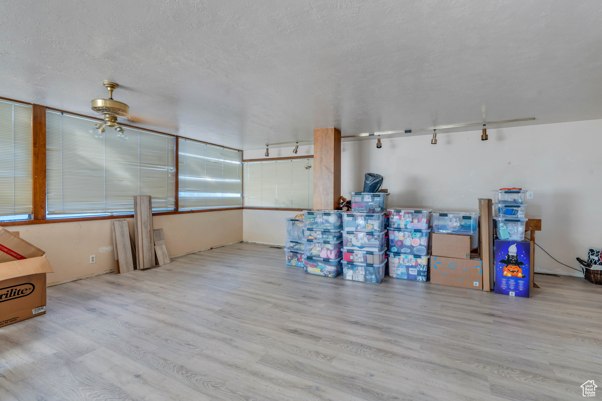 Pleasant Grove, Utah 84062, United States, 5 Bedrooms Bedrooms, ,3 BathroomsBathrooms,Residential,Pending,29285