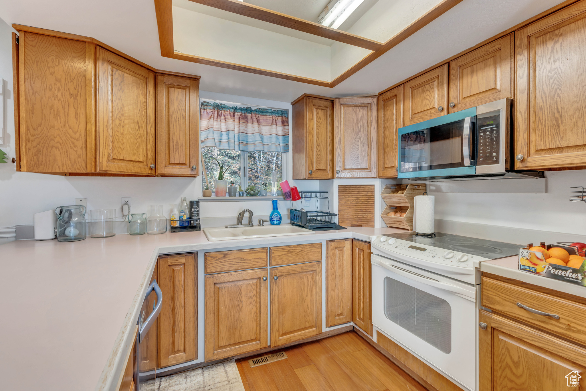 Pleasant Grove, Utah 84062, United States, 5 Bedrooms Bedrooms, ,3 BathroomsBathrooms,Residential,Pending,29285