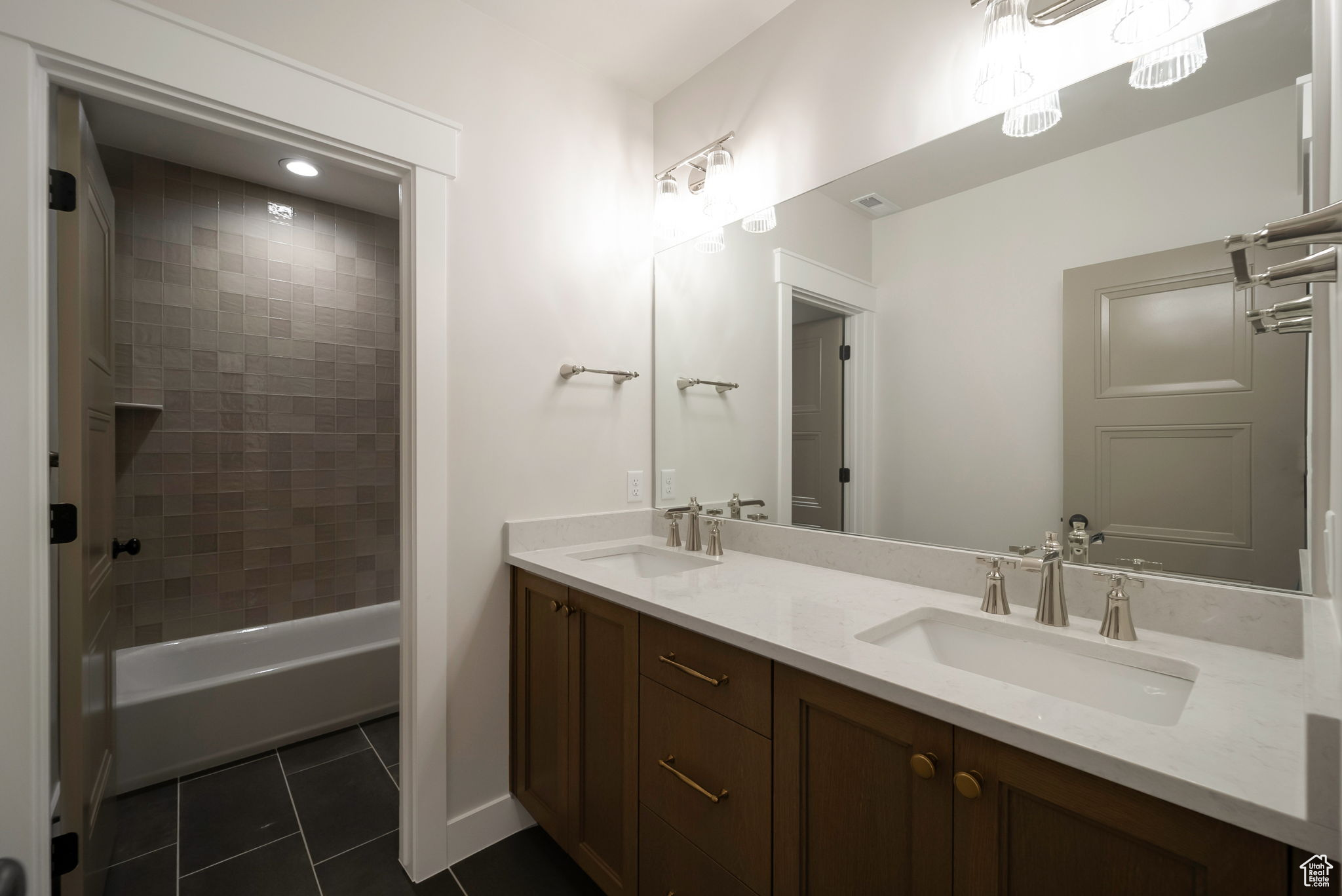 COLLEDGE FARMS - Residential