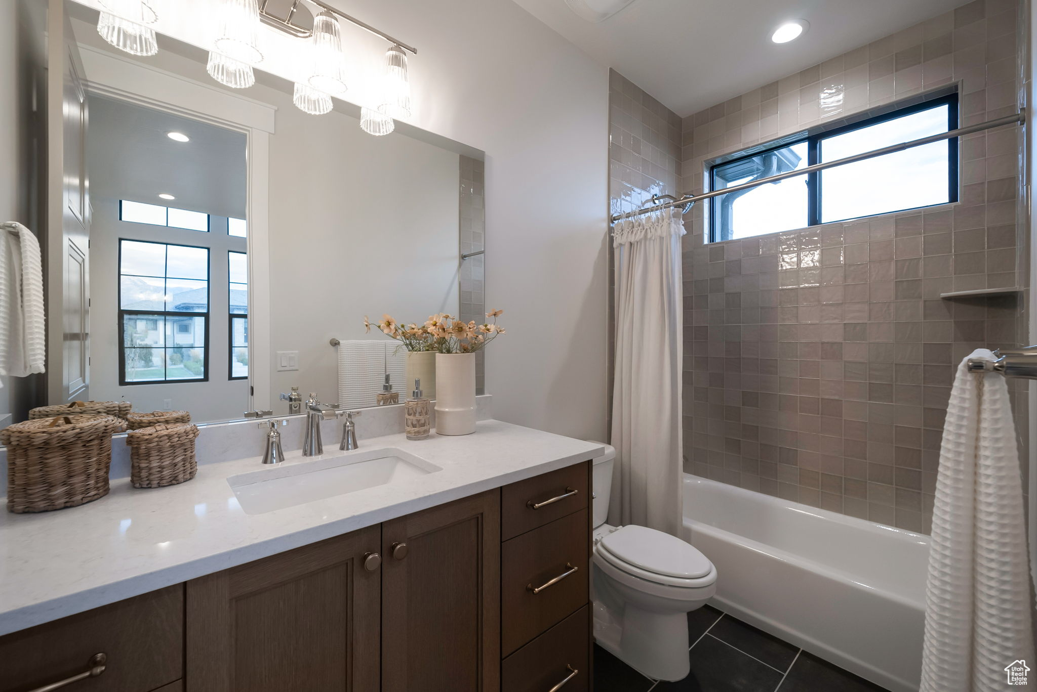 COLLEDGE FARMS - Residential