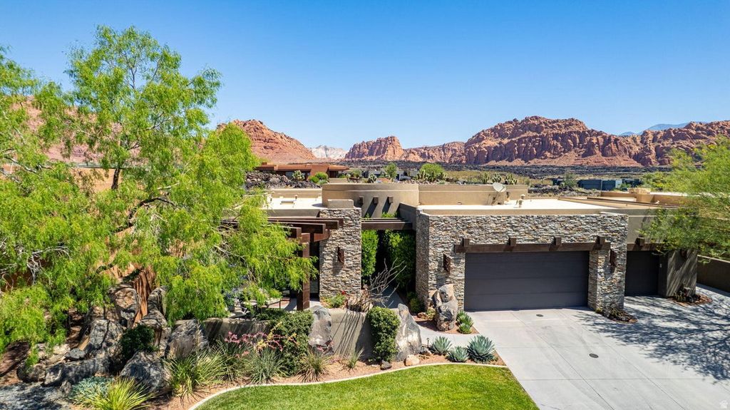 Photo of 1500 E SPLIT ROCK DR #91, Ivins, UT 84738 (MLS # 2164046)
