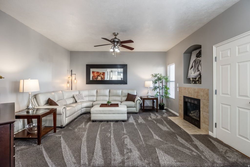 Photo of 941 BEARTOOTH CIR, Draper, UT 84020 (MLS # 2141283)