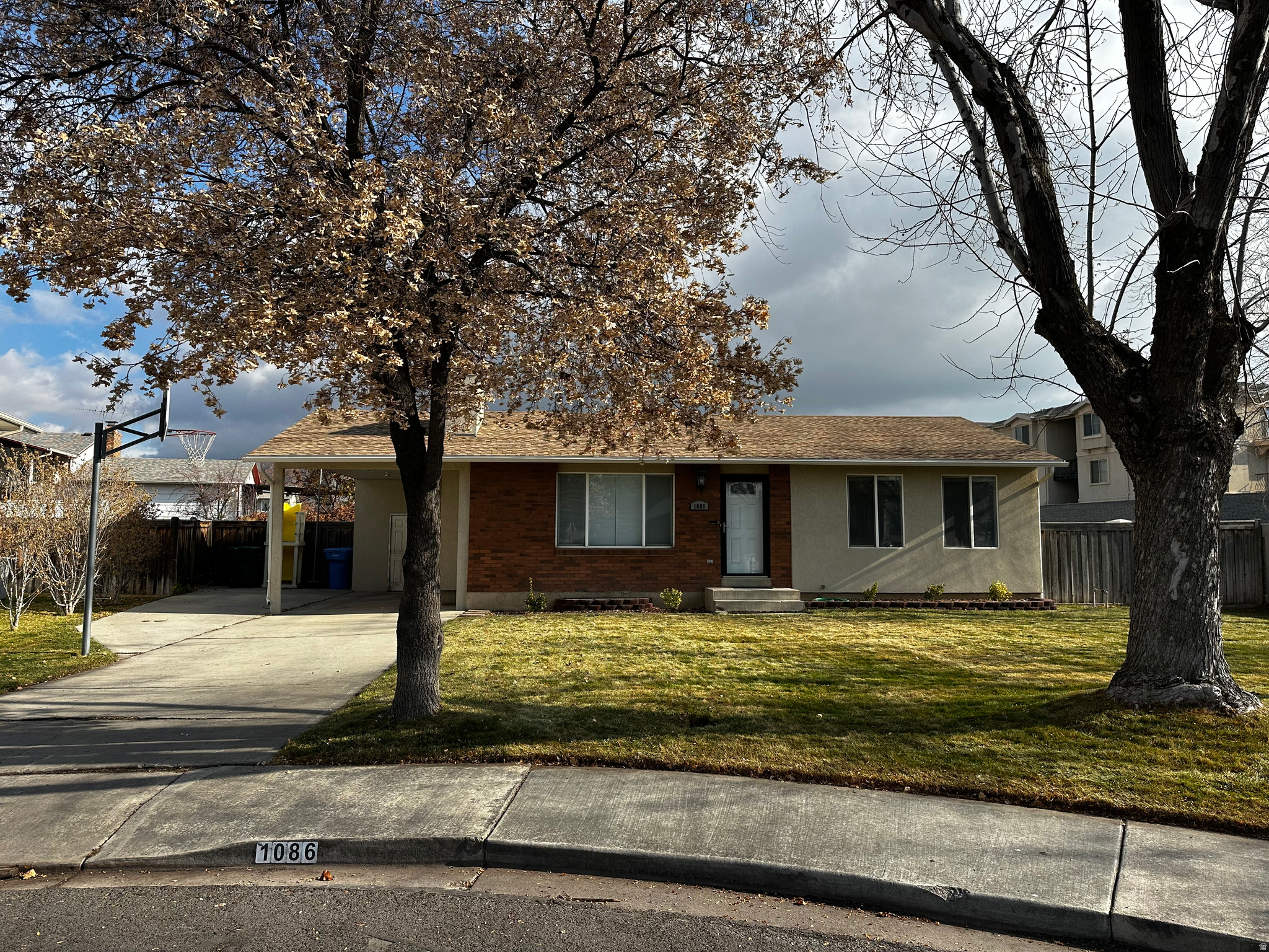 POPLAR WOODS - Residential