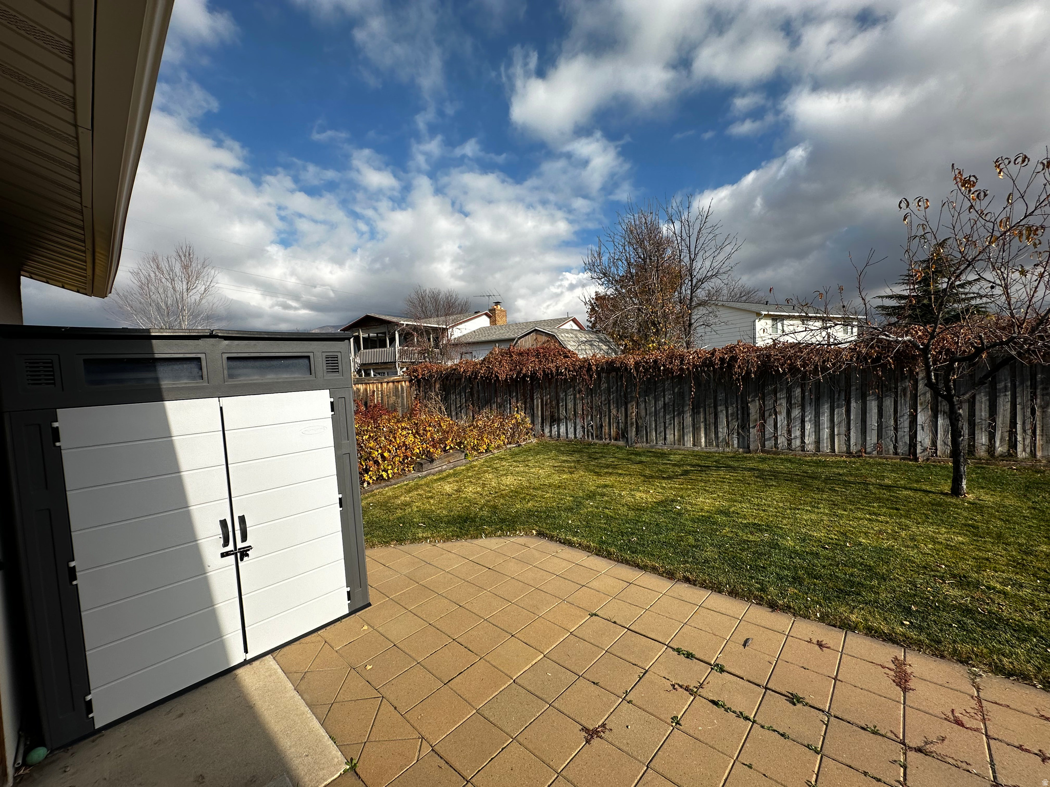 POPLAR WOODS - Residential