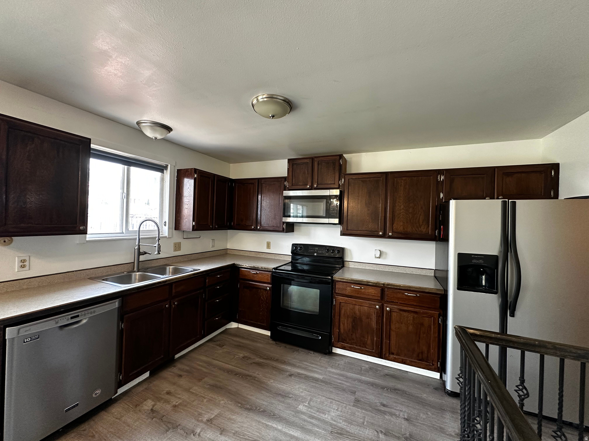 POPLAR WOODS - Residential