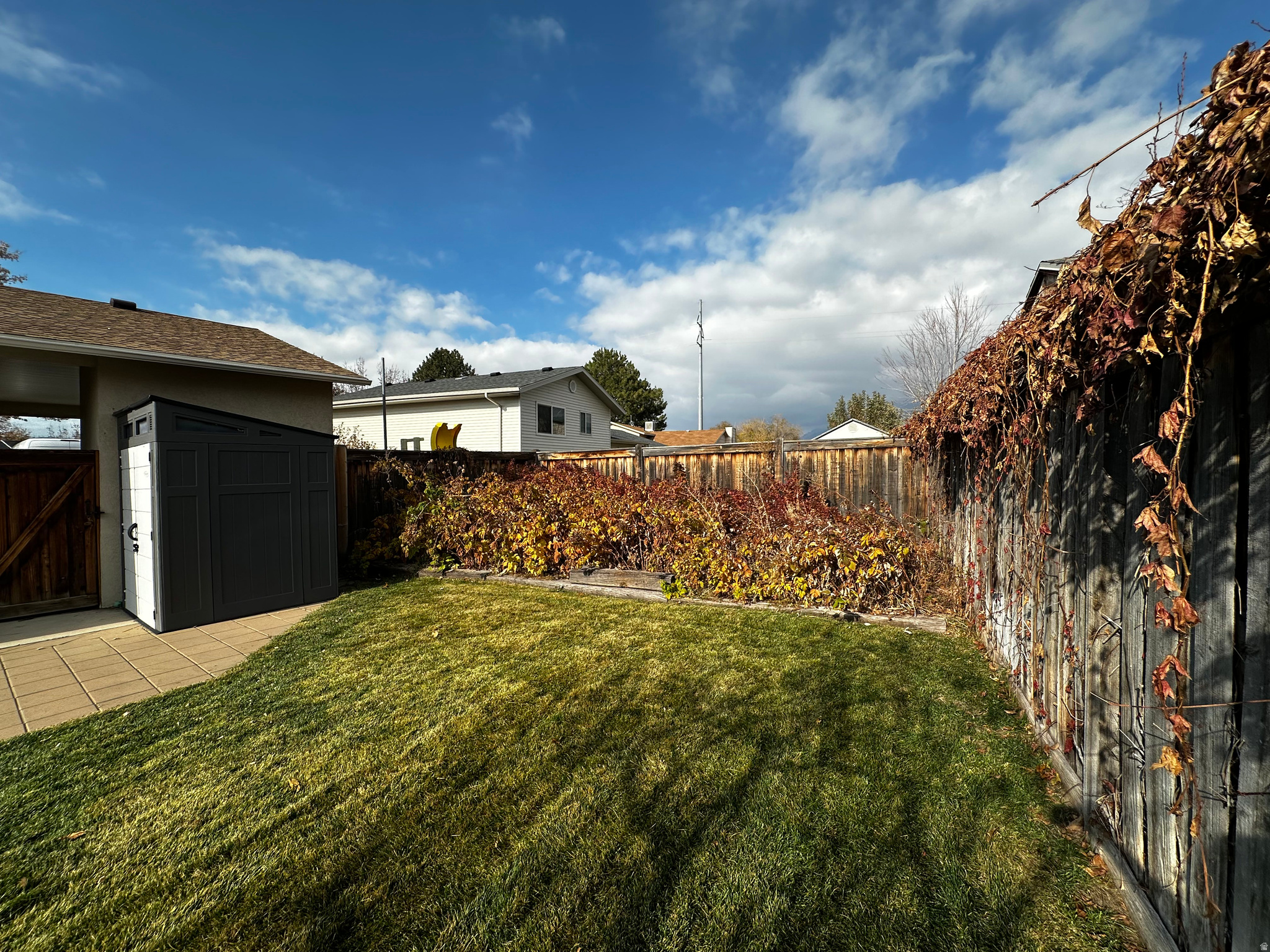 POPLAR WOODS - Residential