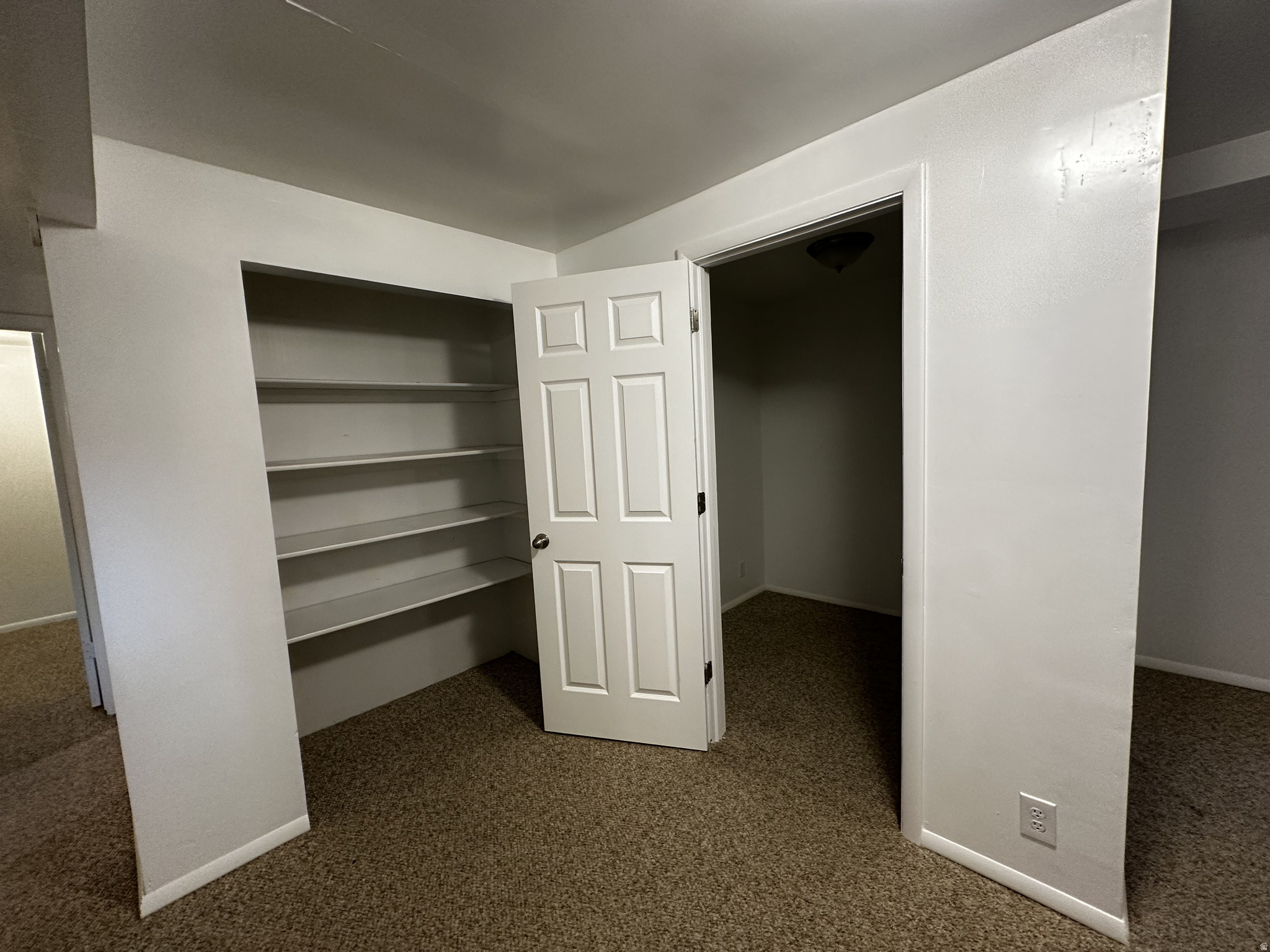 POPLAR WOODS - Residential