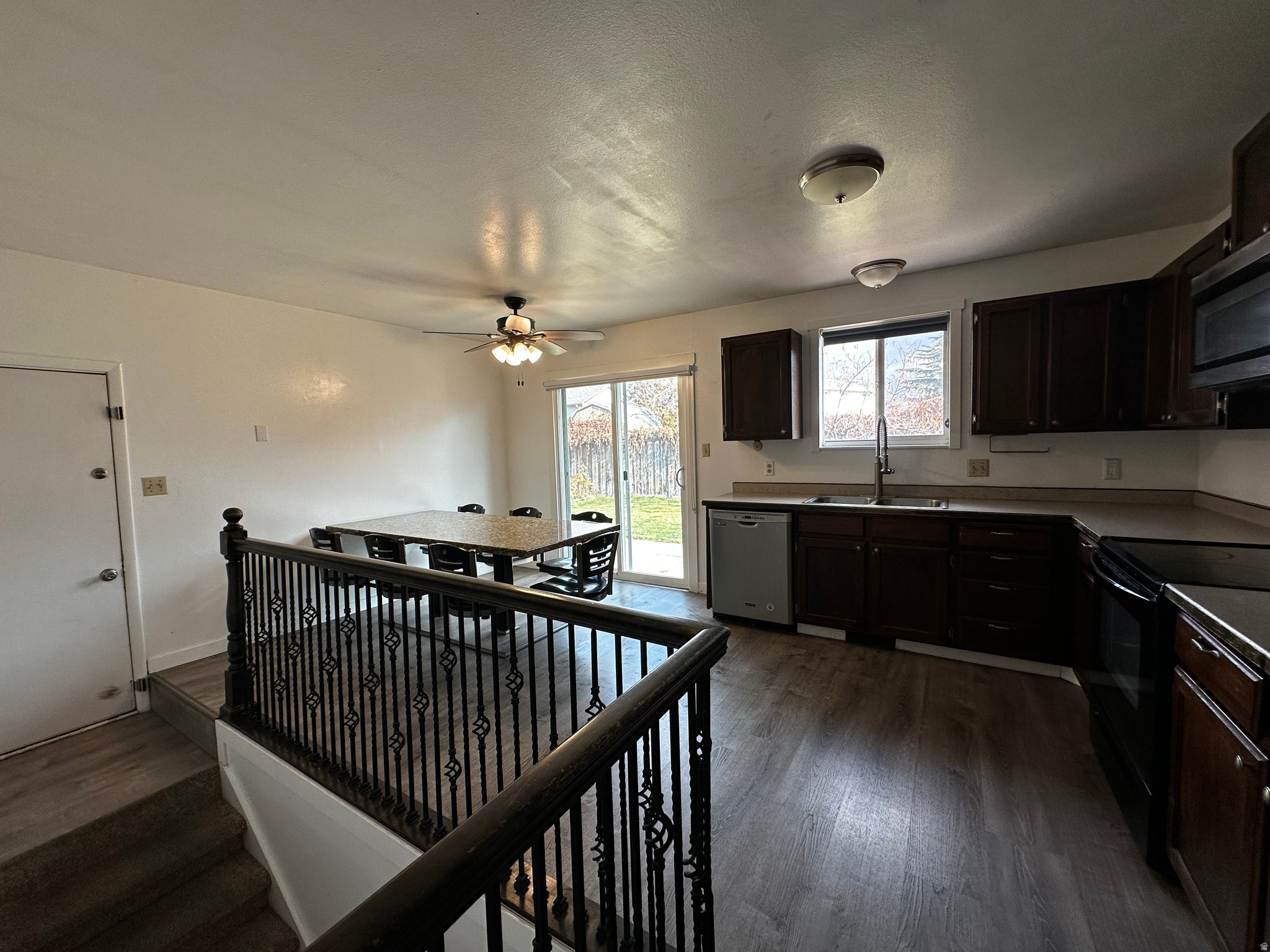 POPLAR WOODS - Residential