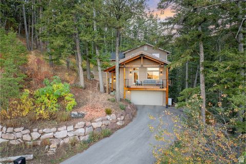 Photo of 10 MATTERHORN CIR, Summit Park, UT 84098 (MLS # 2116636)