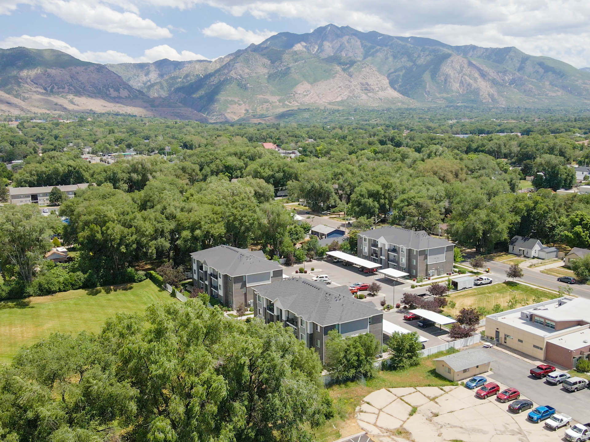 PARKSIDE SEVEN - Residential