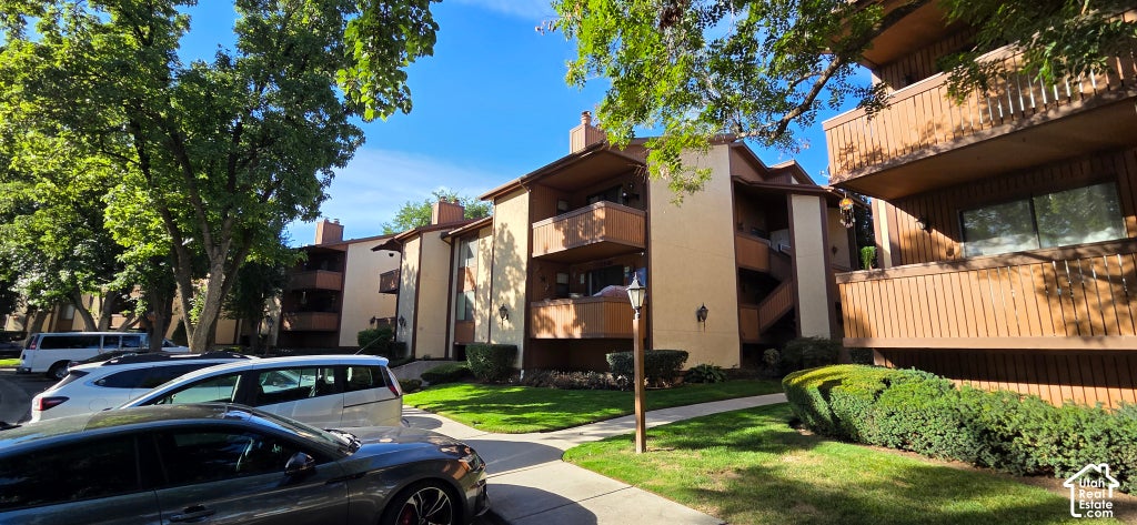 Photo of 6858 S COUNTRYWOODS CIR #4F, Cottonwood Heights, UT 84047 (MLS # 2192194)