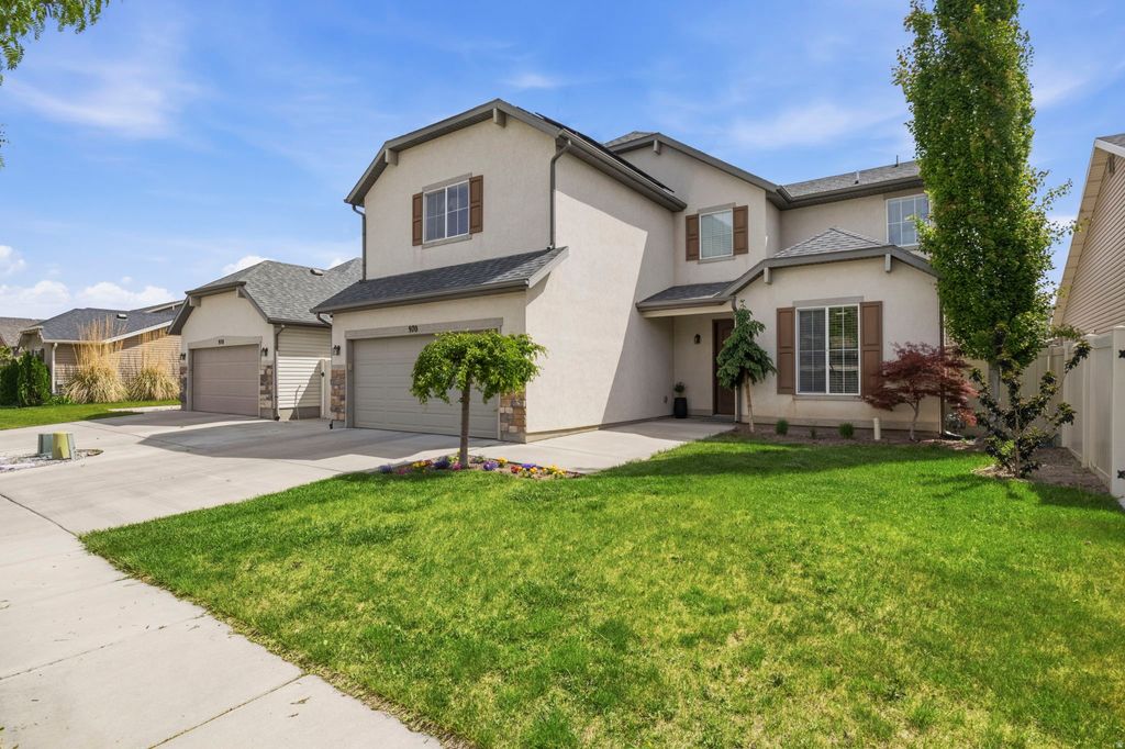 Photo of 970 N BEXLEY DR W, North Salt Lake, UT 84054 (MLS # 2156576)