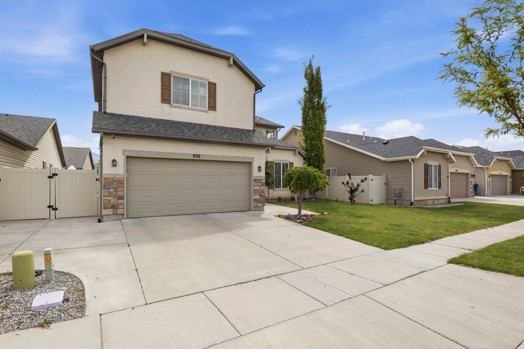 Photo of 970 N BEXLEY DR W, North Salt Lake, UT 84054 (MLS # 2156576)