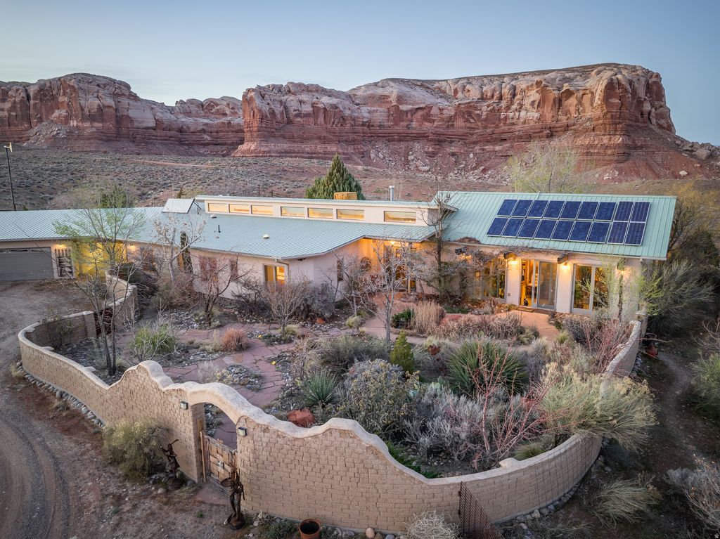 Photo of 111 W ABBY RD, Bluff, UT 84512 (MLS # 2143207)