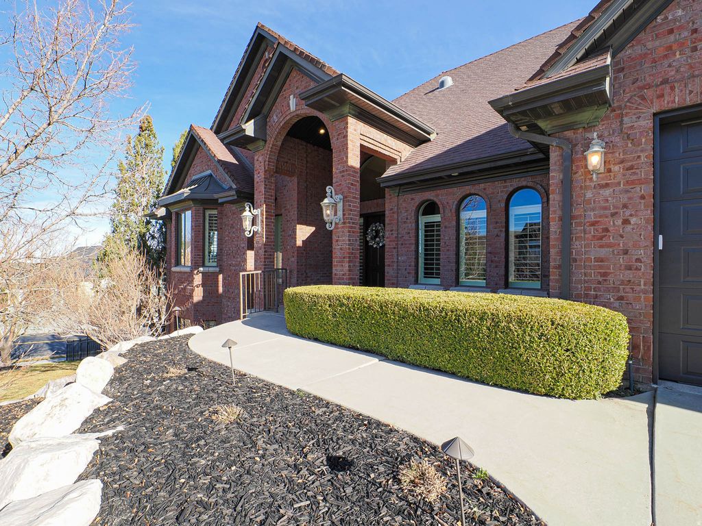 Photo of 515 E TANGLEWOOD LOOP S, North Salt Lake, UT 84054 (MLS # 2143341)