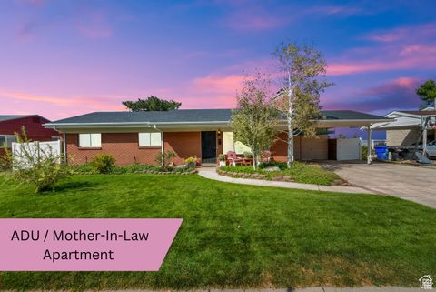Photo of 1916 S DAVIS BLVD E, Bountiful, UT 84010 (MLS # 2115148)