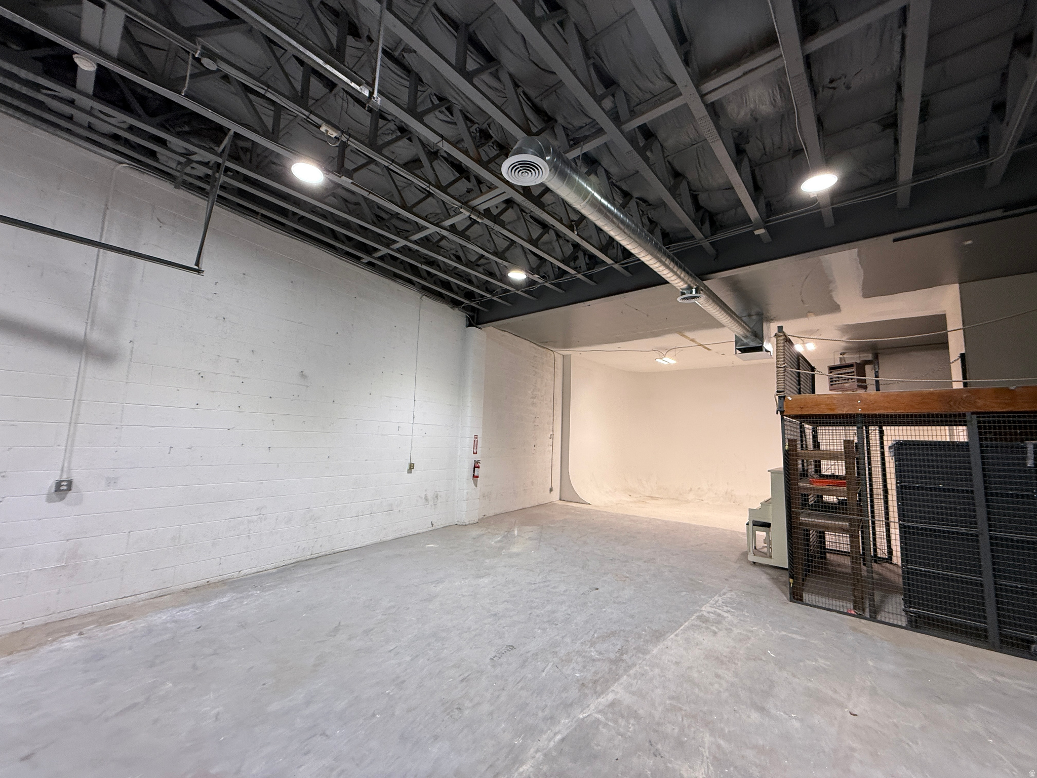 TEN AC PLAT A - Commercial Lease