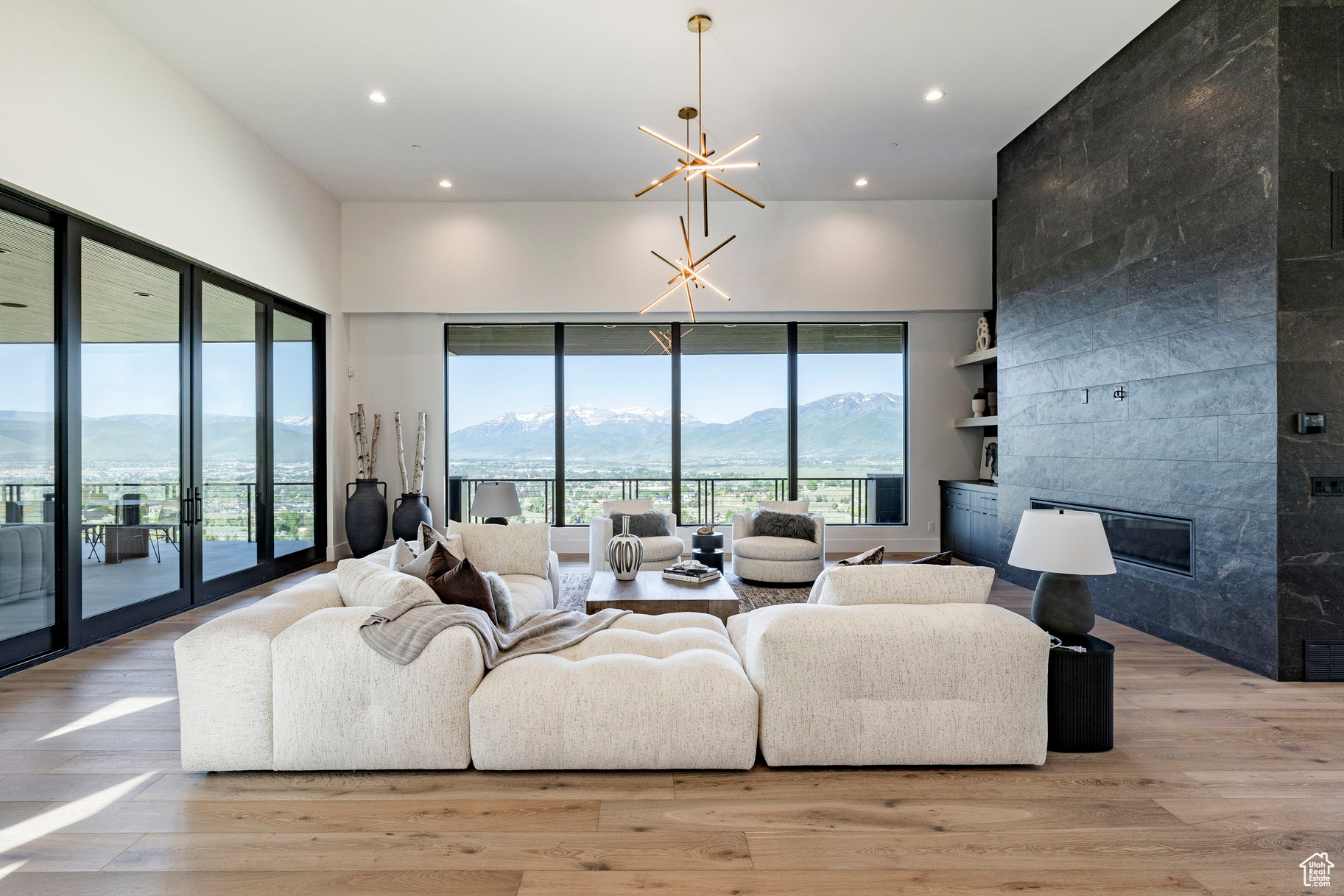 RED LEDGES - Residential