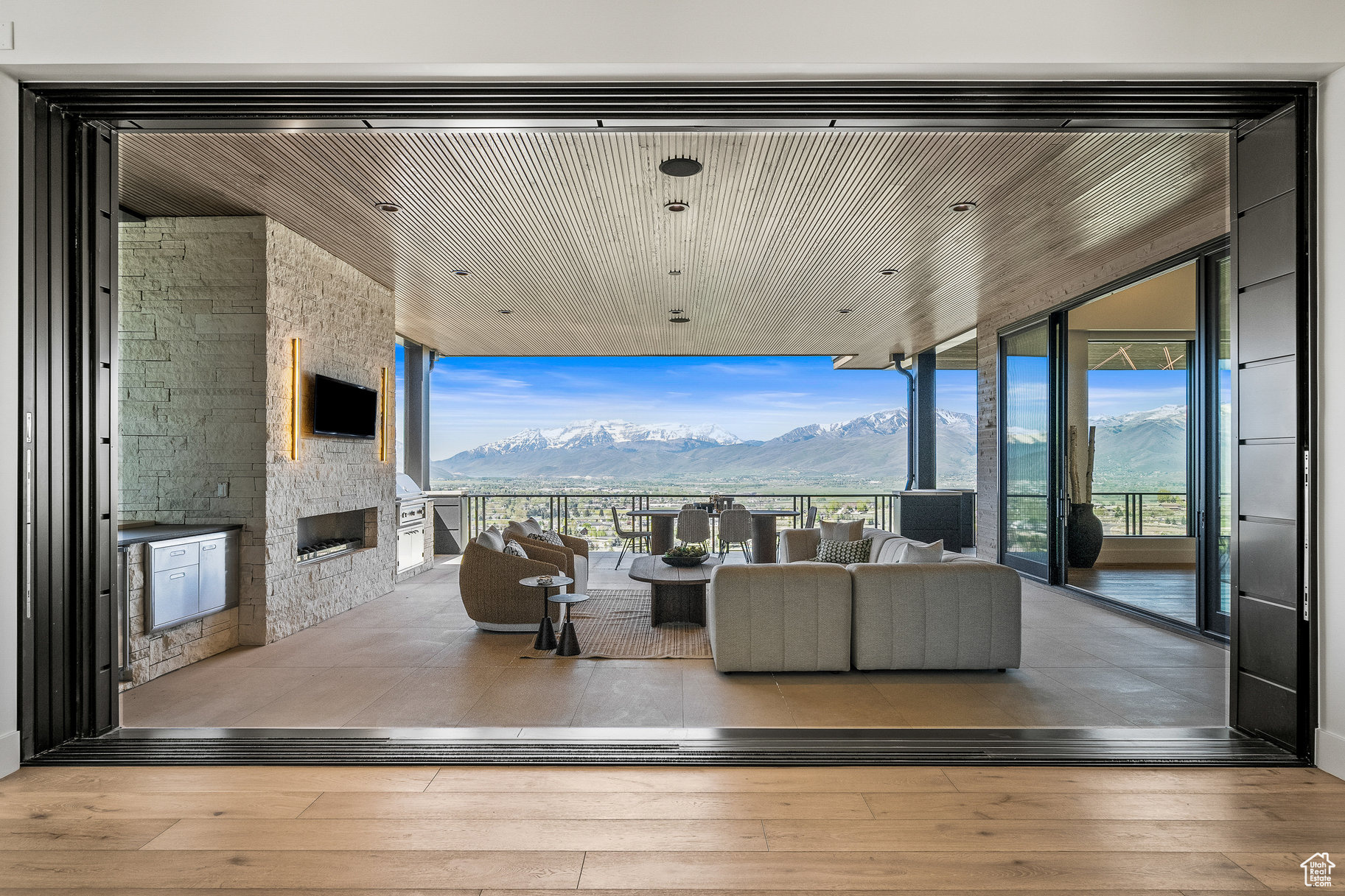 RED LEDGES - Residential