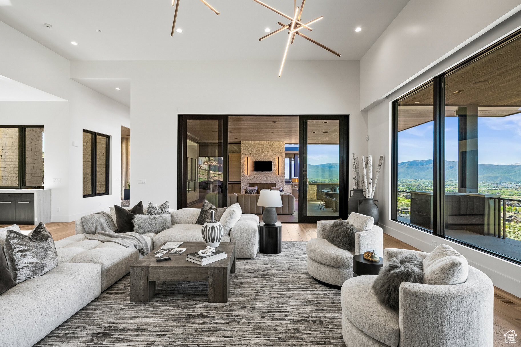 RED LEDGES - Residential