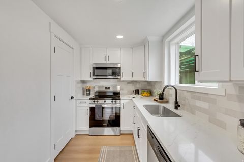 Tiny photo for 337 W 2900 S, Bountiful, UT 84010 (MLS # 2136354)