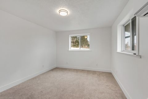 Tiny photo for 337 W 2900 S, Bountiful, UT 84010 (MLS # 2136354)