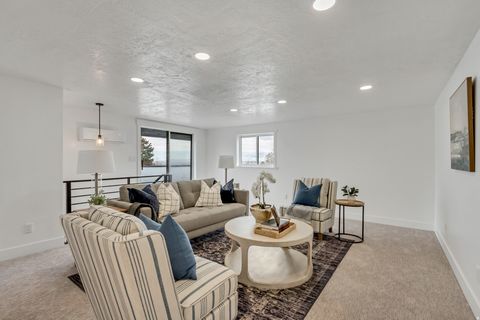 Tiny photo for 337 W 2900 S, Bountiful, UT 84010 (MLS # 2136354)