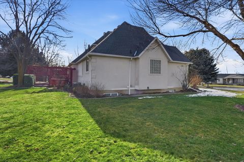 Tiny photo for 462 E 520 S, Smithfield, UT 84335 (MLS # 2135210)