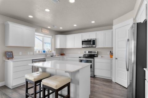 Tiny photo for 215 N 250 E, Salem, UT 84653 (MLS # 2148800)
