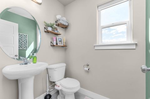 Tiny photo for 215 N 250 E, Salem, UT 84653 (MLS # 2148800)