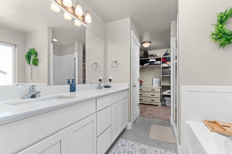 Tiny photo for 215 N 250 E, Salem, UT 84653 (MLS # 2148800)