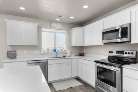 Tiny photo for 215 N 250 E, Salem, UT 84653 (MLS # 2148800)
