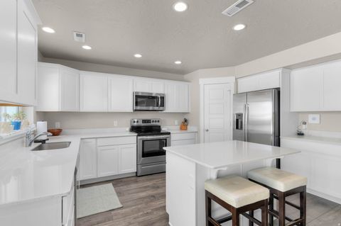Tiny photo for 215 N 250 E, Salem, UT 84653 (MLS # 2148800)