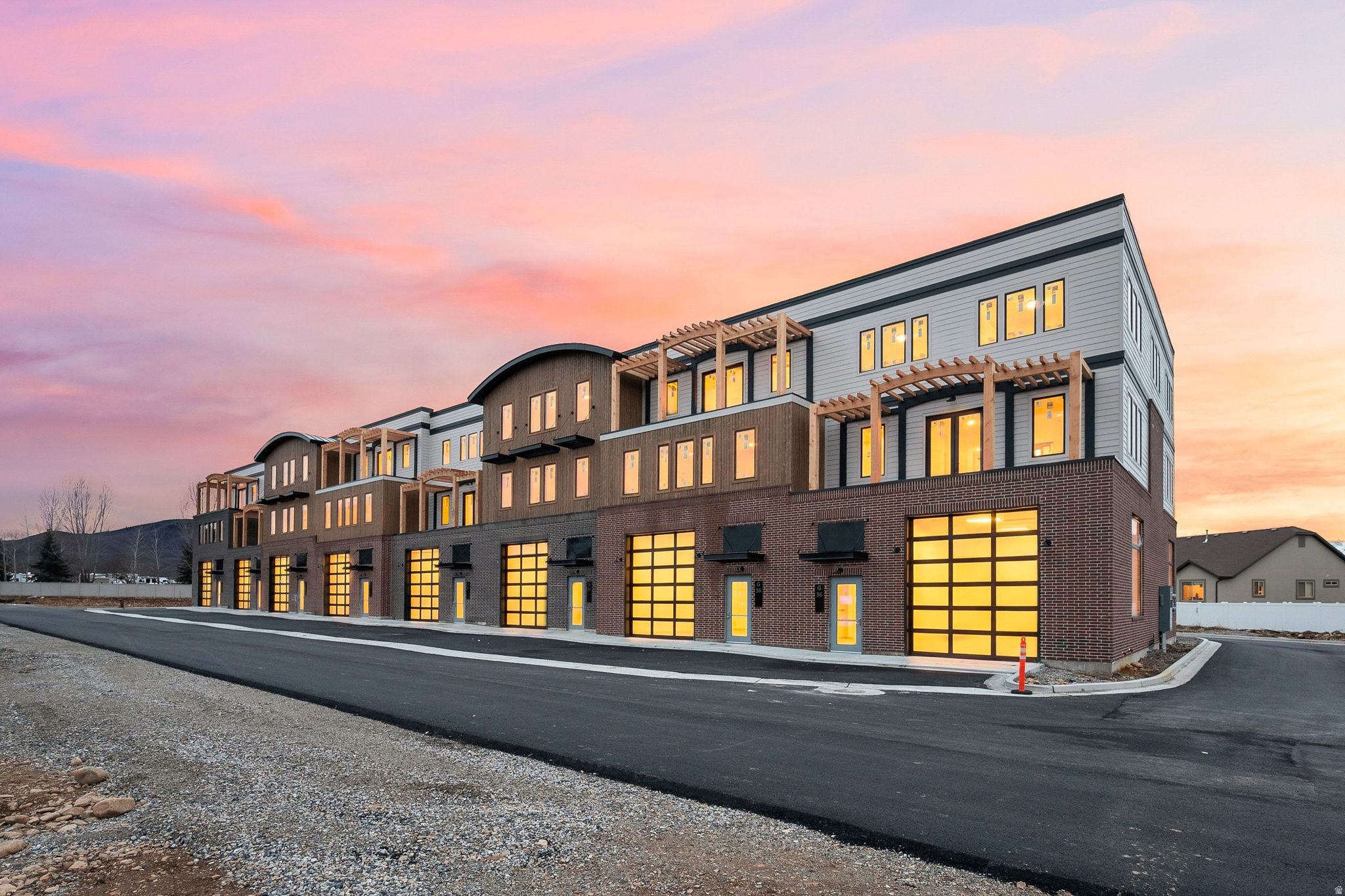 MOUNTAIN VIEW COMMONS - Residential