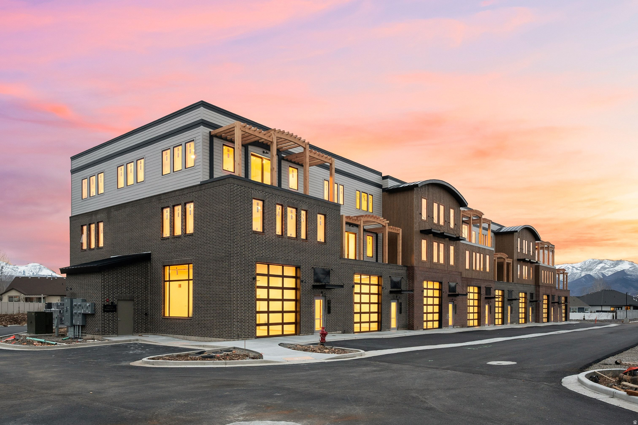 MOUNTAIN VIEW COMMONS - Residential