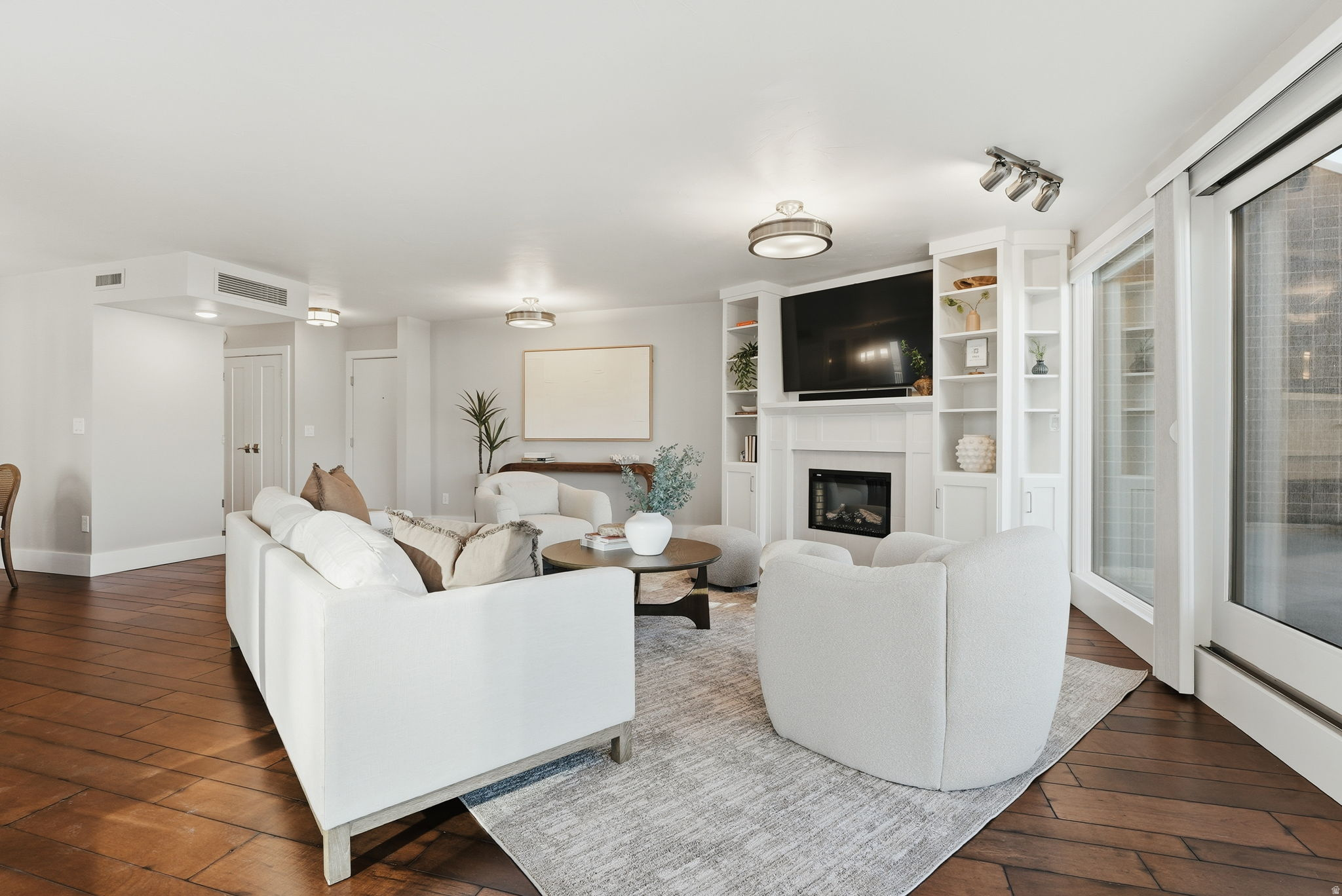 TREVI TOWERS CONDM - Residential