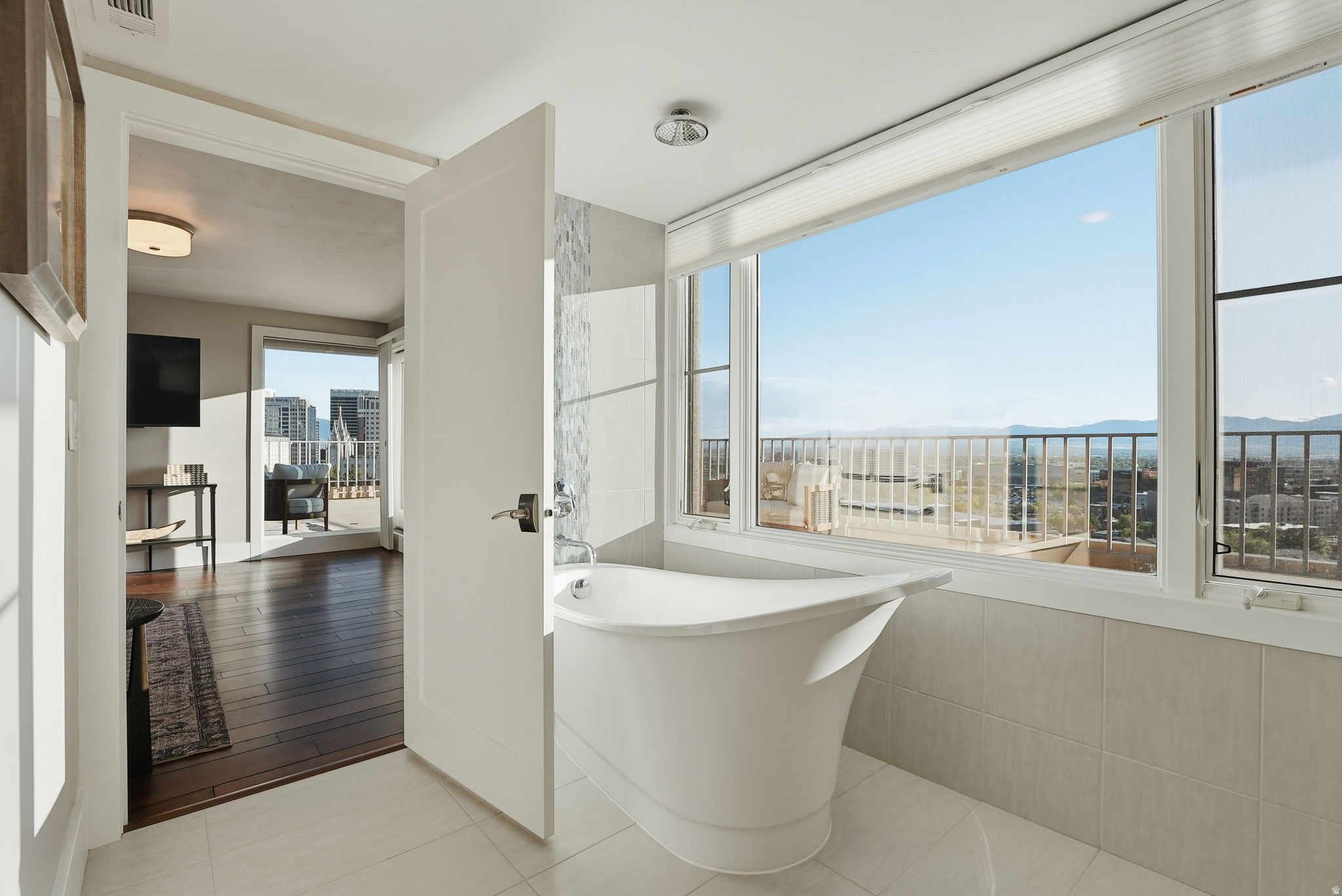 TREVI TOWERS CONDM - Residential